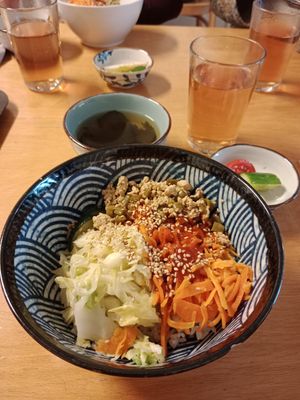 Tea, salad, soup and bibimbap, 10€ at Dal Tokki in Berlin