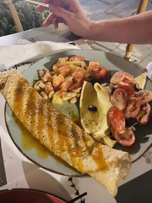 Dish’s, salad and filled pasta at Brac Libreria di Arte Contemporanea in Florence