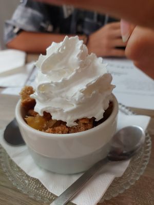 crumble di mele at Brac Libreria di Arte Contemporanea in Florence