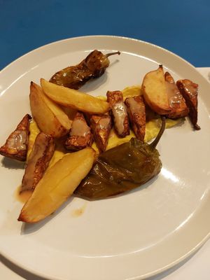 Tempeh dish at Brac Libreria di Arte Contemporanea in Florence