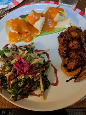 Insalata cavolo e mela, tortellini di patate e zenzero, seitan masala at Brac Libreria di Arte Contemporanea in Florence