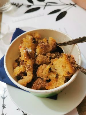 Pan di Spagna with fruit at Brac Libreria di Arte Contemporanea in Florence