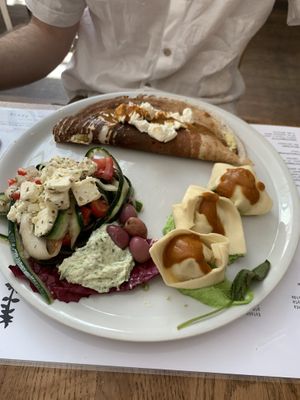 Insalata mediterranea, ravioli di patate e zenzero e crepes salata di grano saraceno  at Brac Libreria di Arte Contemporanea in Florence