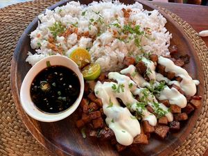 Tofu Sissig  at anahaw in Dauin