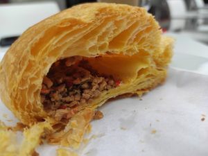 Folhado de algeira at Confeitaria Damira in Ermesinde