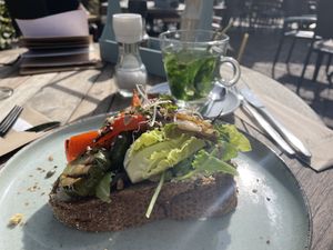 Bread with hummus and grilled vegetables   at De Kribbe in Wilp