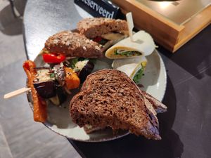 Gegrilde groente spies, hummus wrap, broodje met walnoten en een soort fruitige compote en broodje gegrilde groente at De Kribbe in Wilp
