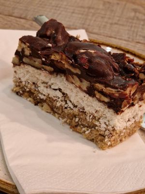 Raw bounty cake at Lycka in Meilen