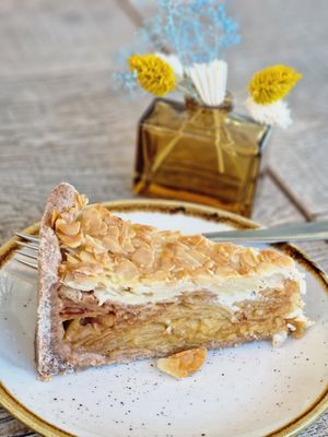 Vegan apple cake at Lycka in Meilen