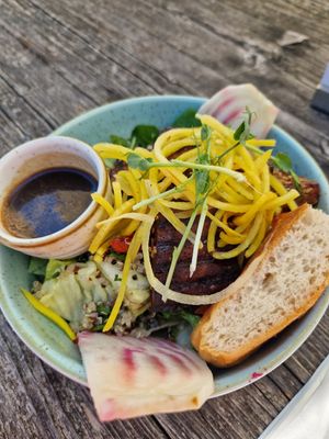 Quinoa tofu salad bowl at Lycka in Meilen
