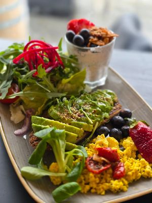 Combo scrambled tofu, avocado toast, salad, chia cup. at Lycka in Meilen