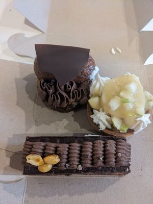 Cakes selection at Pâtisserie Zébulon in Montreal