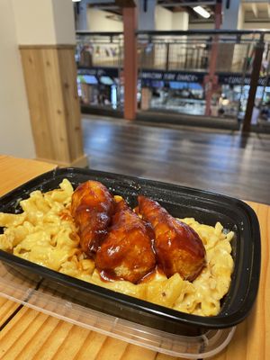 Vegan Mac with bbq wings at Vegan Bodega in New Britain