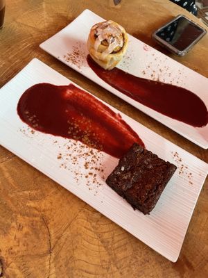 Brownie / rollo de canela  at Calendula Cafe - Maybe closed in Guatemala City