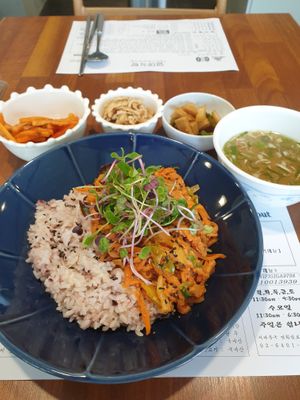 great set.  fried tofu at Mothers Table in Seoul