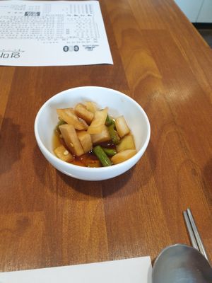 onion and chillies in vinegar at Mothers Table in Seoul