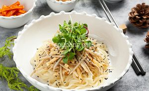 burdock salad noodles at Mothers Table in Seoul