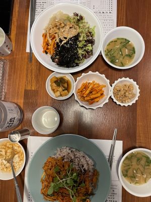 Bibimbap vegan upper pic  at Mothers Table in Seoul