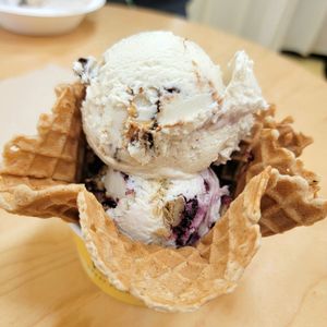 Marionberry Crumble & Moose Tracks at Kate's Ice Cream in Portland