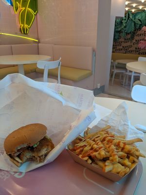 "Chicken" burger and "cheesy" fries at Naked Burger - 6ème in Paris