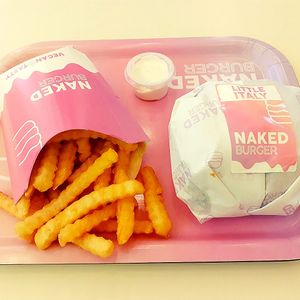 Menu burger + frites + boisson = 15€90 at Naked Burger - 6ème in Paris