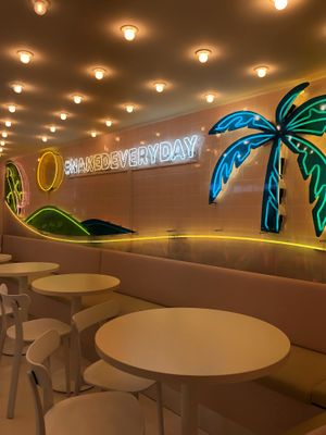 Décoration salle du haut  at Naked Burger - 6ème in Paris