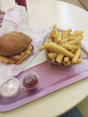 Cheeseburger and cheesy fries at Naked Burger - 6ème in Paris