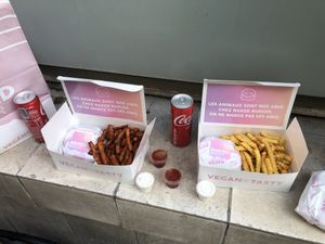 Burger boxes to go  at Naked Burger - 6ème in Paris