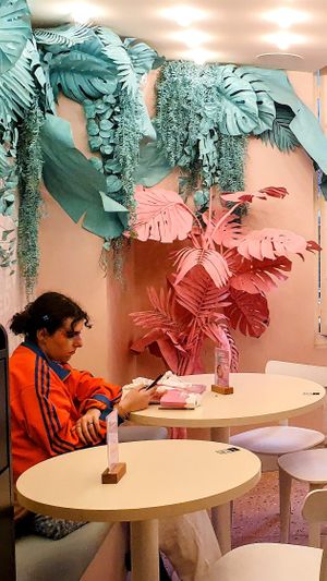 Cozy place at Naked Burger - 6ème in Paris