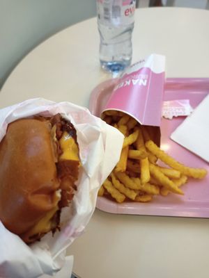 Cheese bacon burger at Naked Burger - 6ème in Paris