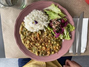 Caril de legumes e grão  at Santo Seitan in Sao Miguel