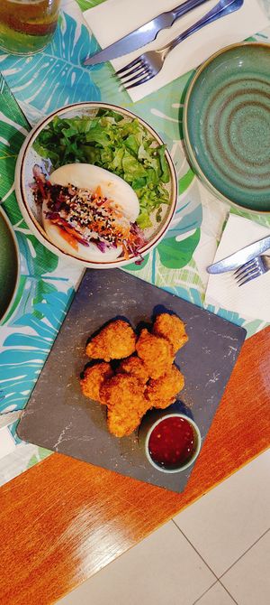 Bao de Seitan y crujientes de setas at Santo Seitan in Sao Miguel
