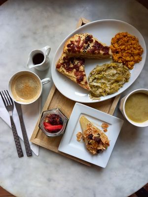 Brunch végan at L'Alter d'en face in Louvain-la-neuve