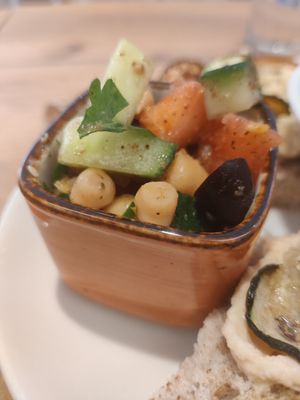 Salade de pois chiches at L'Alter d'en face in Louvain-la-neuve