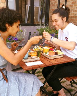 Entre copines at L'Alter d'en face in Louvain-la-neuve