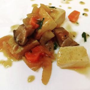 Tofu con funghi shiitake,carote,zenzero fresco e salsa di soia at Il Posticino in Turin