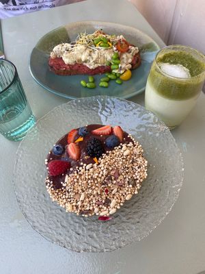 Scramble tofu toast + açaí bowl + Macha latte 💚 at La Mujer de Verde in Mallorca