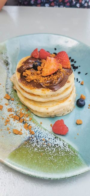 Chocolate y fruits pancake at La Mujer de Verde in Mallorca