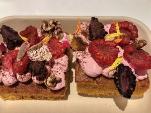 Carrot cake 🥕🌼 #Veganuary at La Mujer de Verde in Mallorca