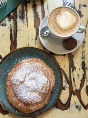 vegan Ensaïmada at La Mujer de Verde in Mallorca
