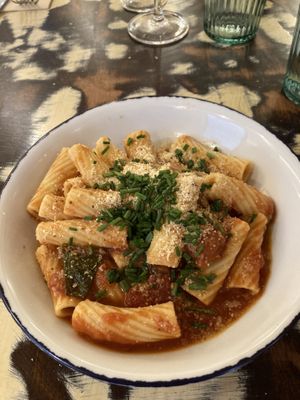 Rigatoni in tomato sauce and vegan Parmesan  at La Mujer de Verde in Mallorca