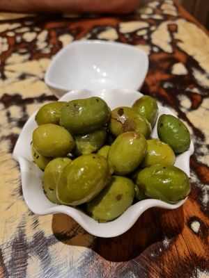 Olives at La Mujer de Verde in Mallorca