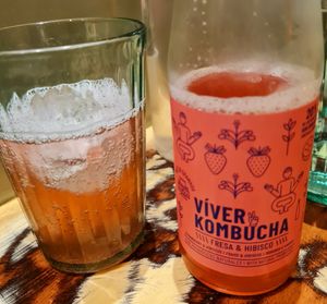 Strawberry kombucha at La Mujer de Verde in Mallorca
