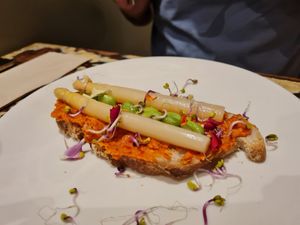 Asparagus and pepper toast at La Mujer de Verde in Mallorca
