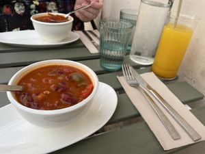 Rote Bohnen-Chorizo-Eintopf (Vorspeise)  at La Mujer de Verde in Mallorca