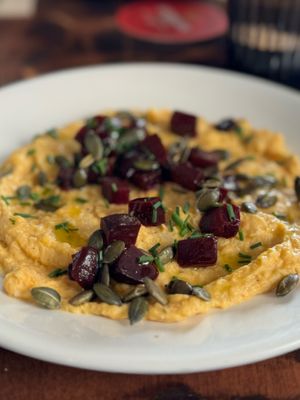 White bean and pumpkin pate with roasted beetroot cubes and walnut bread (Option gluten-free, nut-free)  at La Mujer de Verde in Mallorca