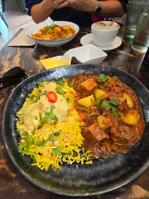 Mezze Platter with seitan stew and cauliflower satay at La Mujer de Verde in Mallorca