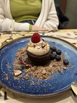 vegan „Kinder Bueno & Ferrero Rocher"  at La Mujer de Verde in Mallorca
