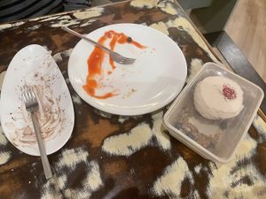 Truffles and cheesecake gone! And Ferrero Rocher/Kinder Bueno to go, which did not last all that long 🤤  at La Mujer de Verde in Mallorca
