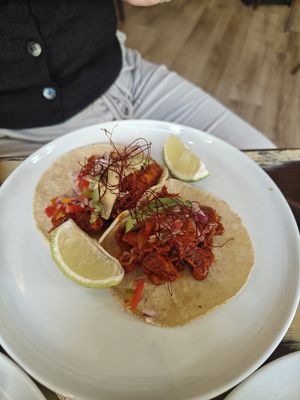Taco met artisjok at La Mujer de Verde in Mallorca